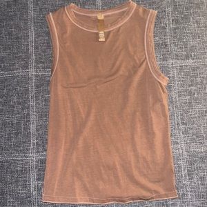 Skims sleeveless tank in camel